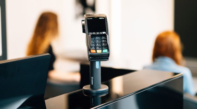 Ingenico Desk 5000 on a Counter Stand